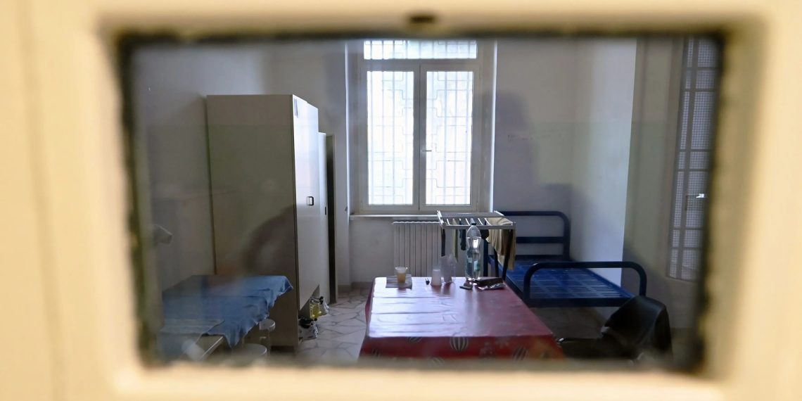Droga e cellulari nelle carceri di Catanzaro e Rossano: nuovi sequestri