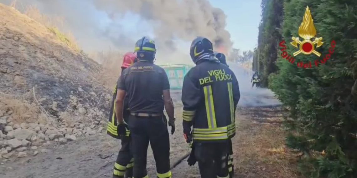 Fiamme sul Pollino, cresce l’emergenza: la sindaca di Castrovillari lancia l’allarme