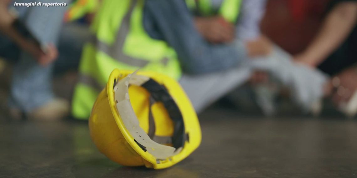 Muore per salvare un collega: operaio crotonese vittima di un incidente sul lavoro