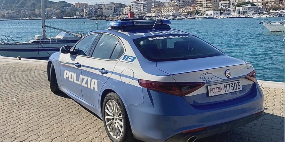 Crotone, droga in casa: un arresto e una denuncia della Polizia