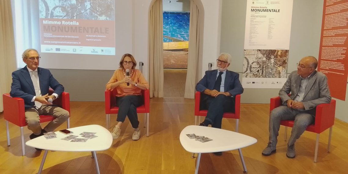 Catanzaro rende omaggio a Mimmo Rotella con una mostra “Monumentale”