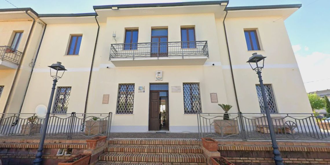 Zambrone, si dimette la maggioranza dei consiglieri: arriva il commissario