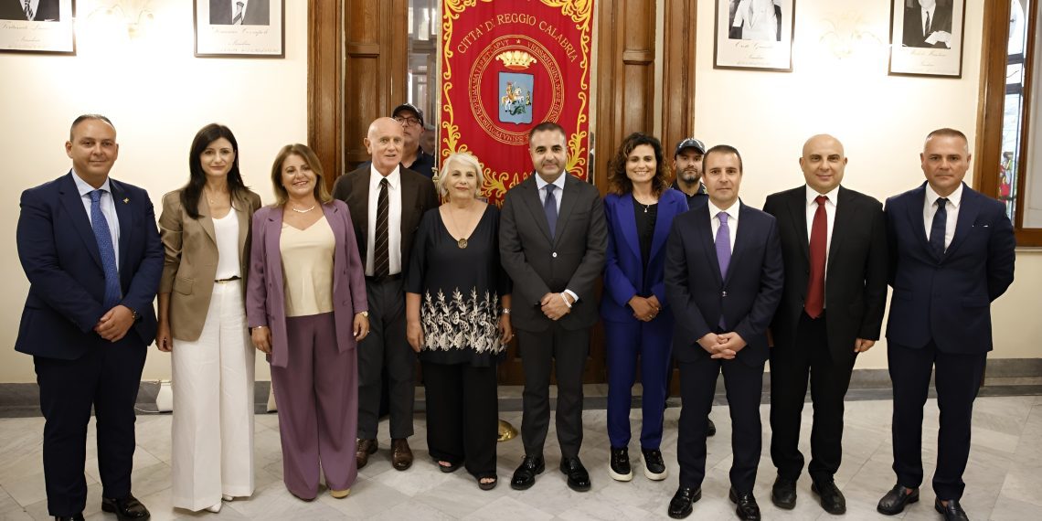 Cannizzaro presenta la nuova giunta comunale di Reggio Calabria