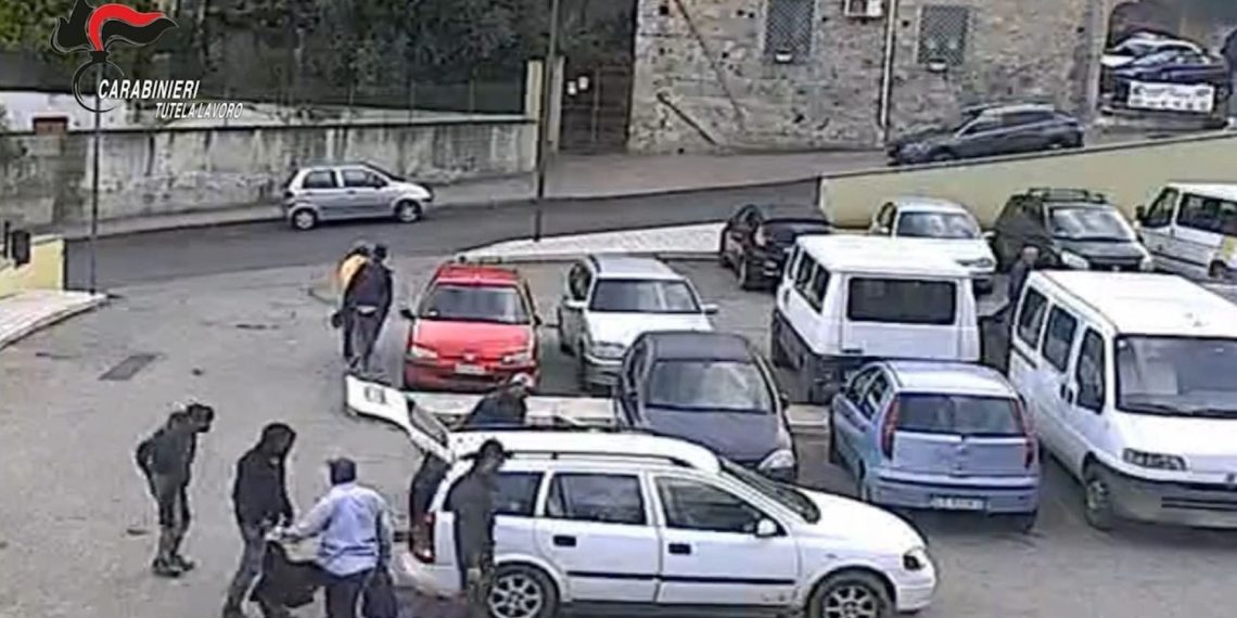 Braccianti ridotti in schiavitù nella Piana di Sibari: 20 fermi