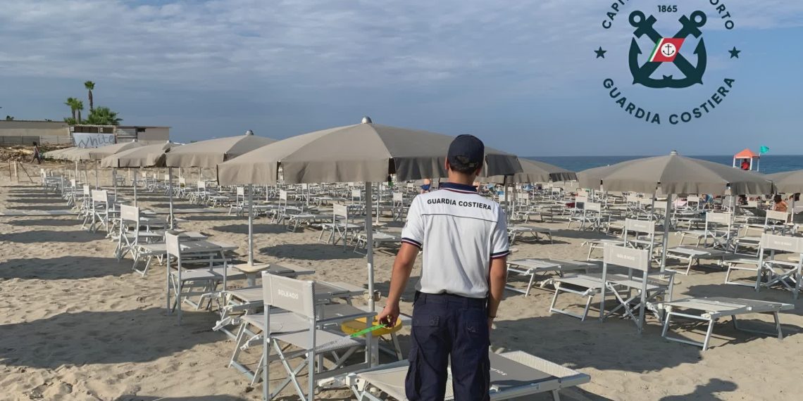 Cirò Marina, occupazione senza permesso: Guardia Costiera libera 375 mq di spiaggia