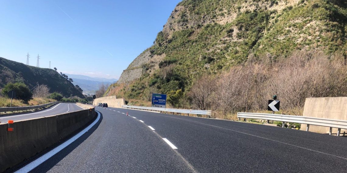 Tolleranza zero contro l’abbandono di rifiuti sulla Strada statale 280 “dei Due Mari”