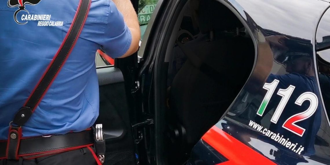 Uomo trovato morto in casa a Stignano, fermata la moglie
