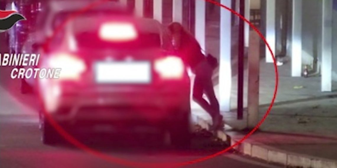 Smantellato giro di prostituzione: 6 arresti tra Crotone ed Isola Capo Rizzuto