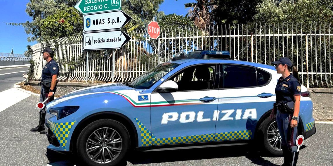 A2, oltre due chili di cocaina nascosti in auto: arrestato un giovane