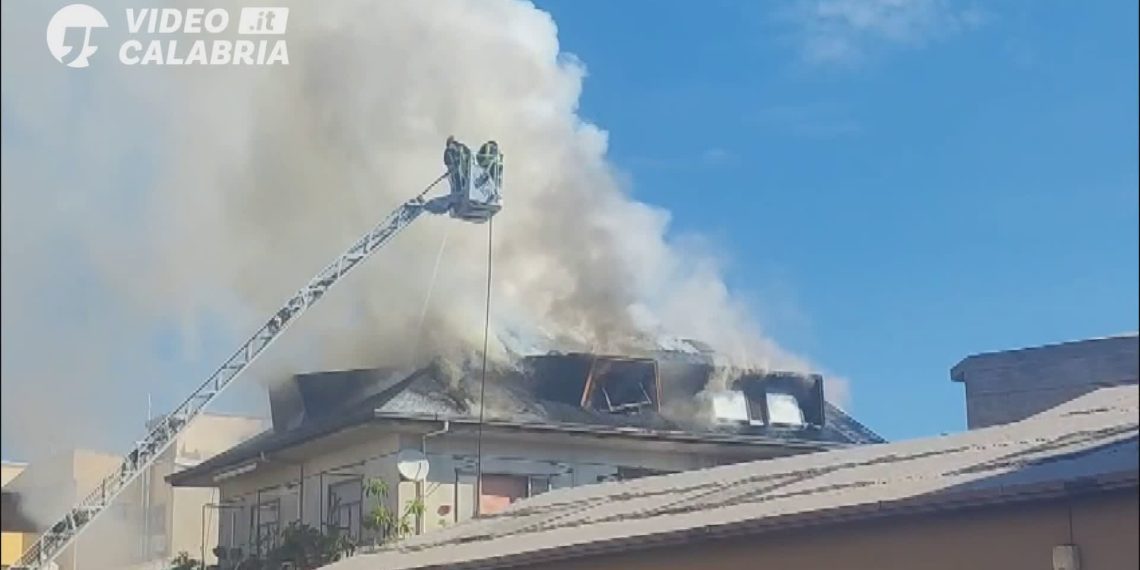 A fuoco appartamento: evacuato asilo con bimbi