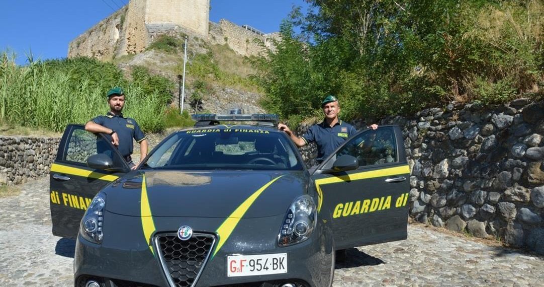 Estate, controlli della Guardia di Finanza sul Tirreno cosentino: trovati 28 lavoratori in nero