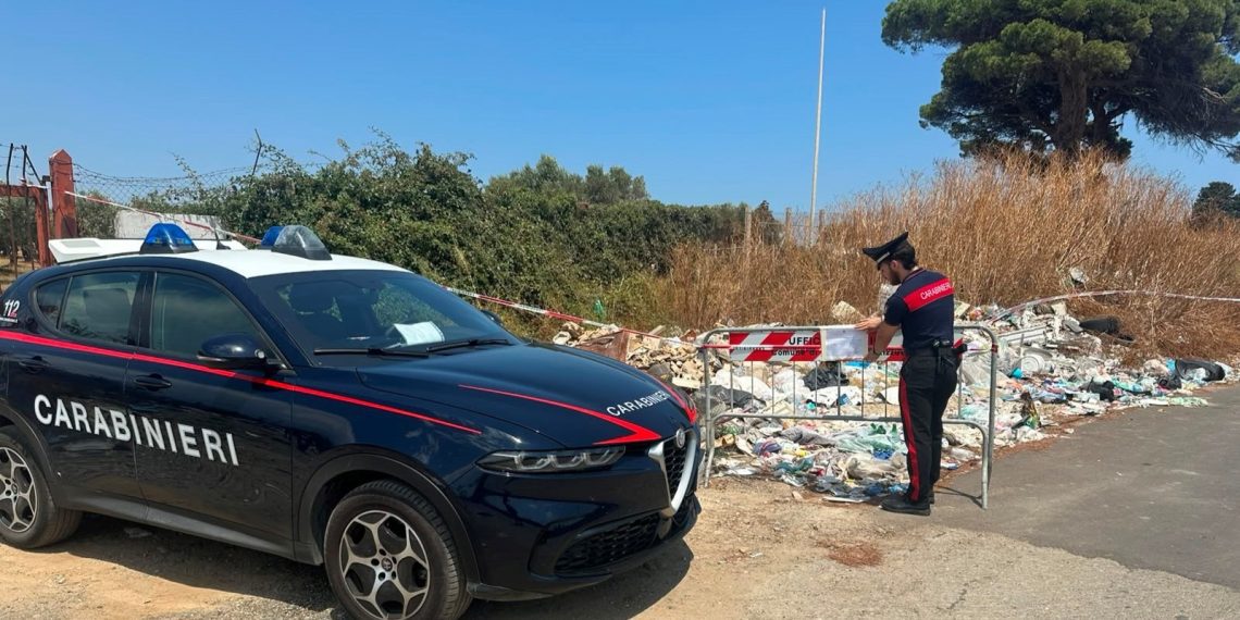 Isola, discarica abusiva a due passi dal centro: area sequestrata