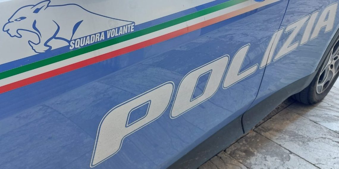 Colta da malore in spiaggia: donna salvata da 2 poliziotti fuori servizio
