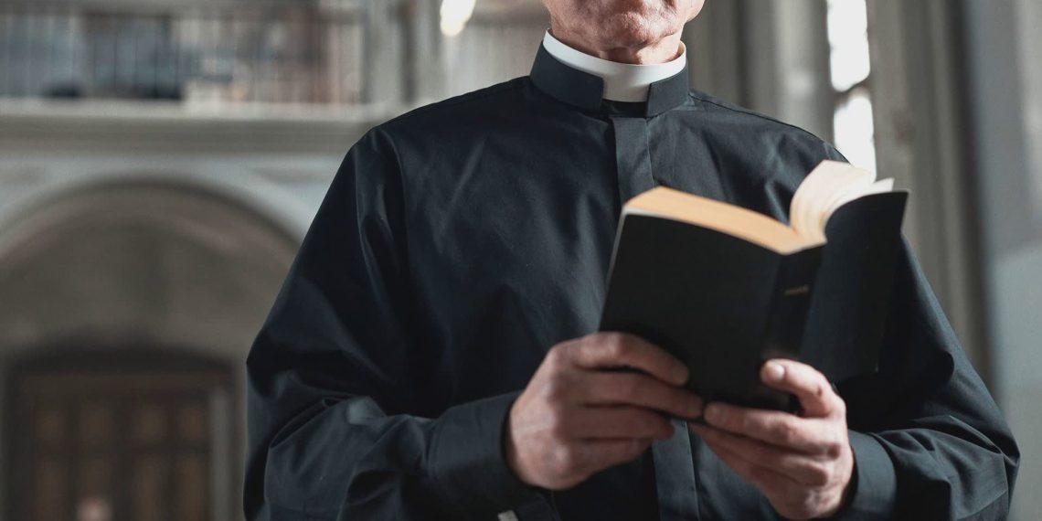Procura di Locri: «Nessuna misura cautelare nei confronti del sacerdote»