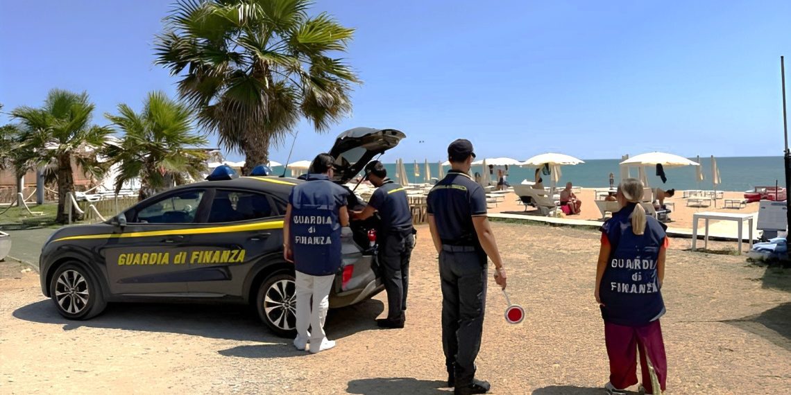 Litorale crotonese sotto controllo: verifiche della Guardia di Finanza su spiagge e filiera ittica