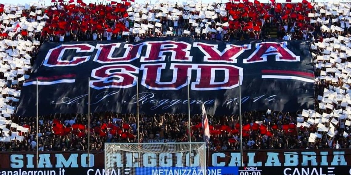 Tre ultras accusati di estorsione aggravata dal metodo mafioso alla Reggina