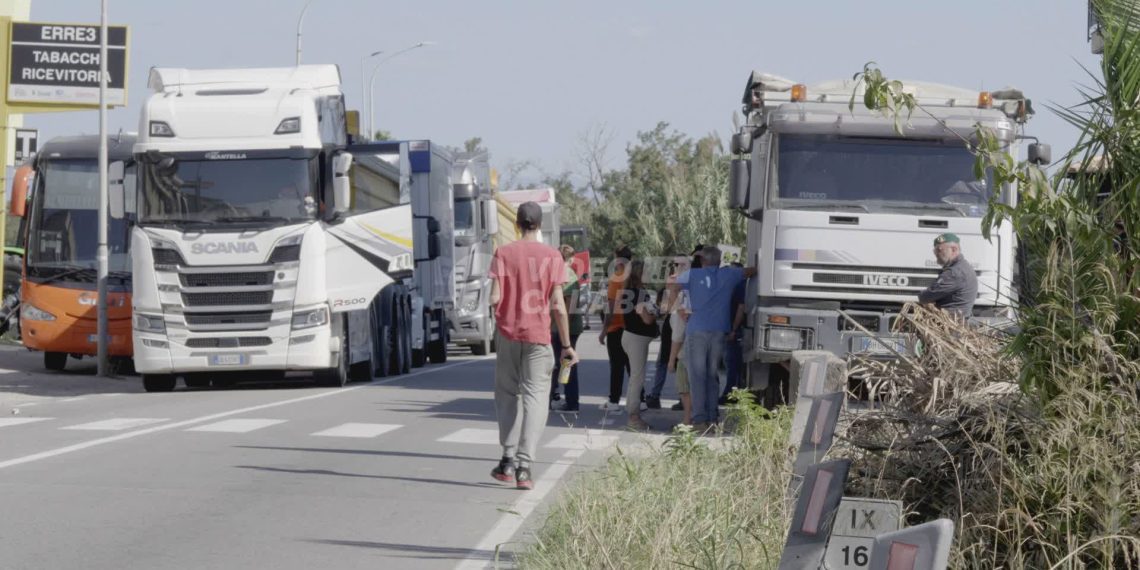 Agricoltori ed autotrasportatori: le proteste vanno avanti su tutti i presidi