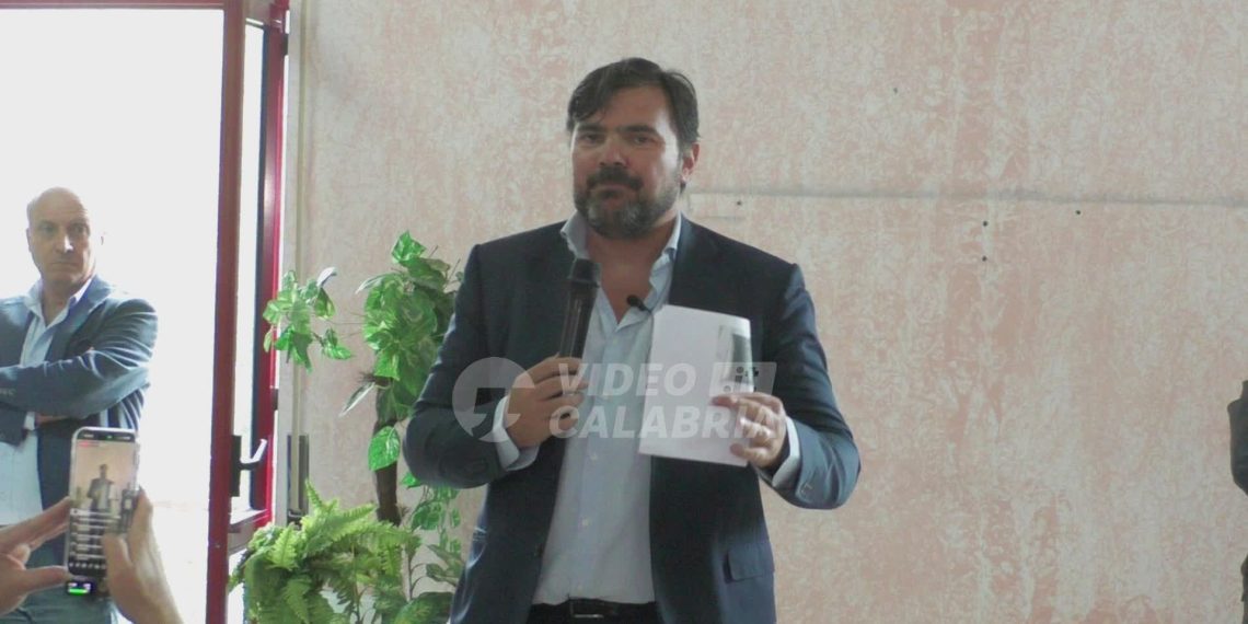 Ambrogio risponde a Barile: «Bilancio artefatto. Nessun dissesto, difenderemo la città»