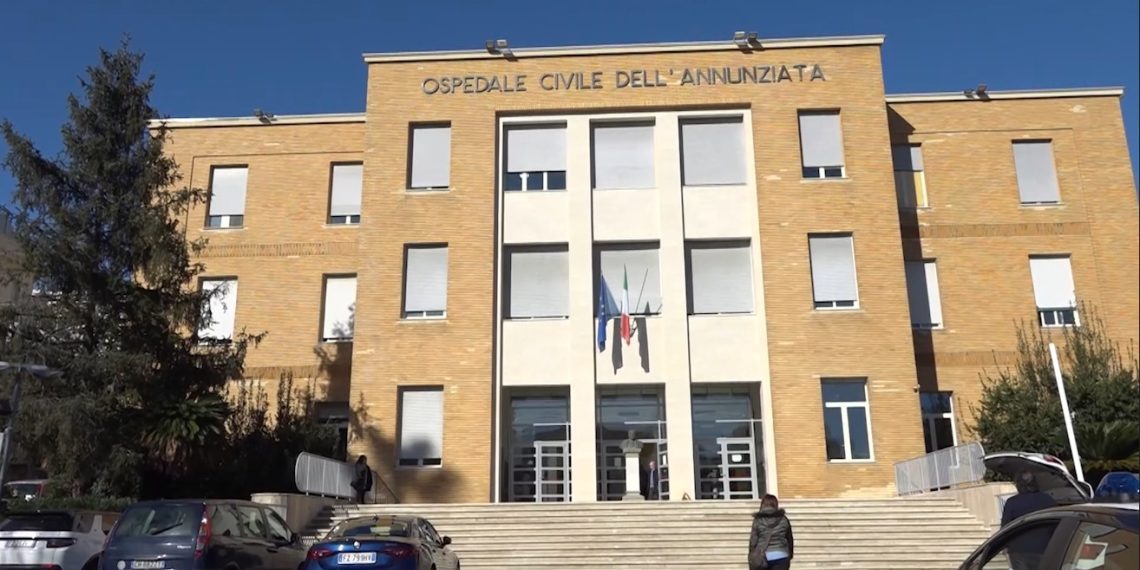 Donna ferita dall’ex, è stabile ma il quadro clinico è complesso
