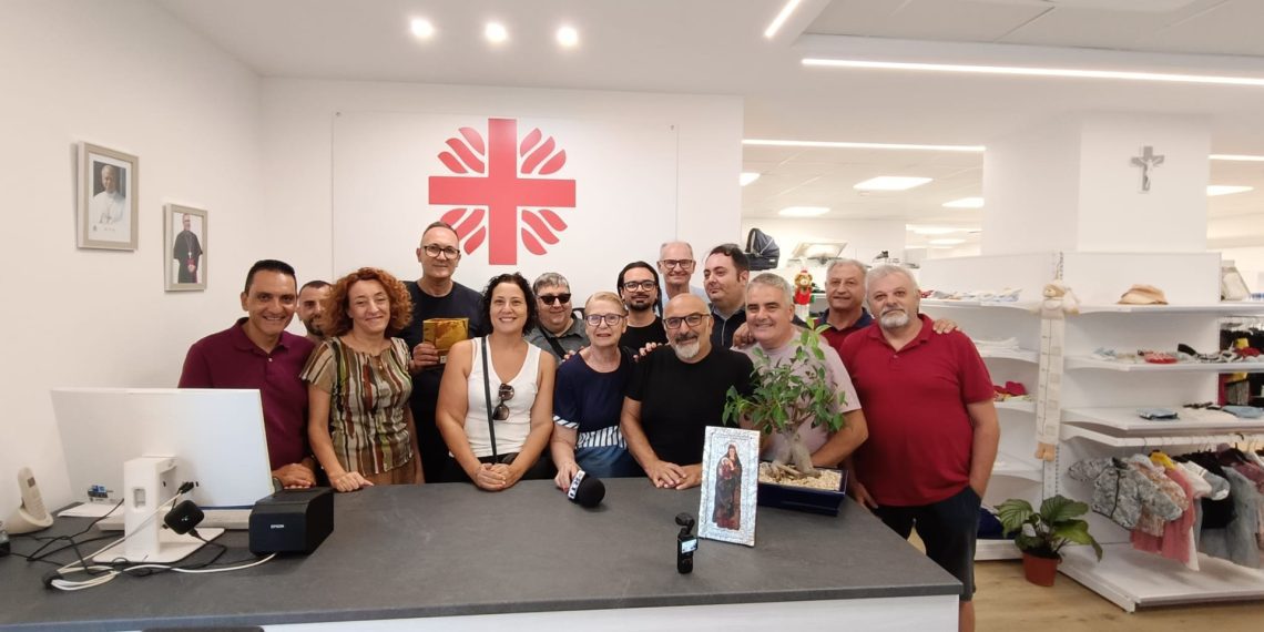 La solidarietà va in scena: i giornalisti di Crotone donano 4.000 euro alla Caritas