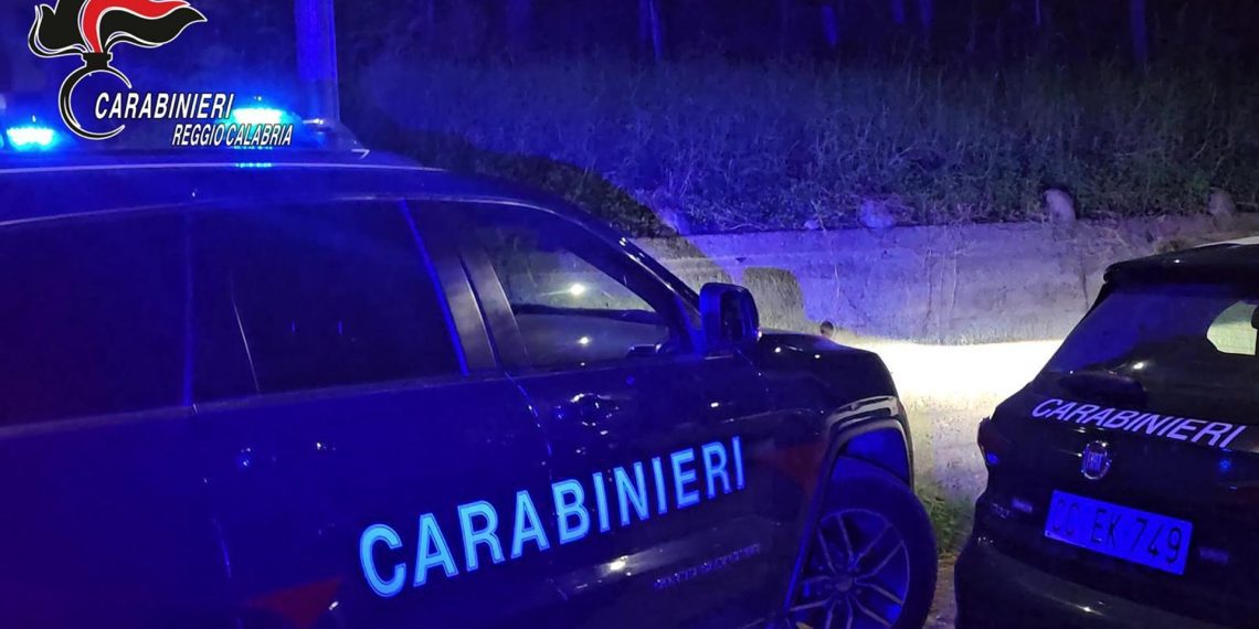 Aggredisce la convivente incinta con una cinghia: arrestato dai Carabinieri