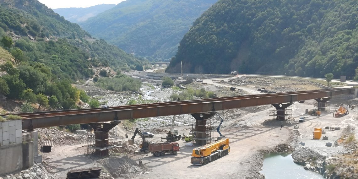 SS177 Longobucco, completato il montaggio del viadotto Ortiano II