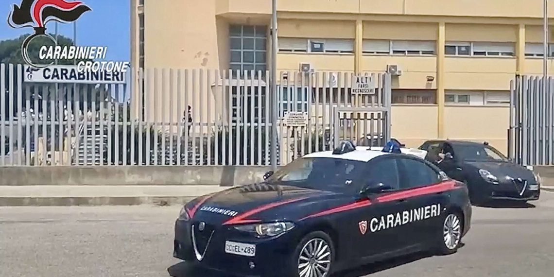 Isola di Capo Rizzuto, controlli in mare: sequestrati 4 mezzi