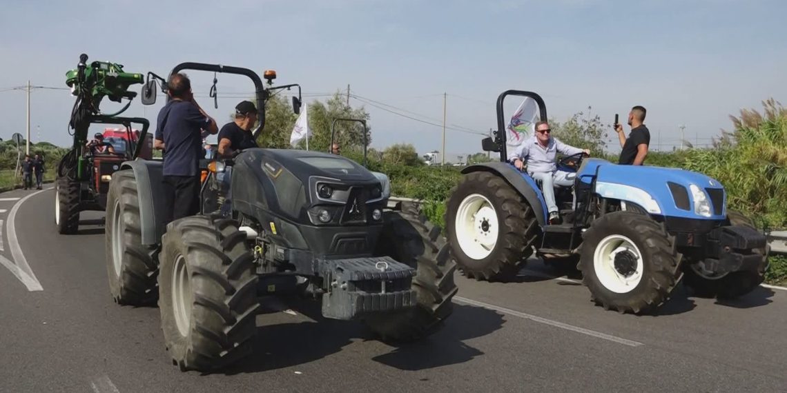 Caro carburanti, l’allarme FNA: «Costi insostenibili per agricoltori, intervenga Ministero»