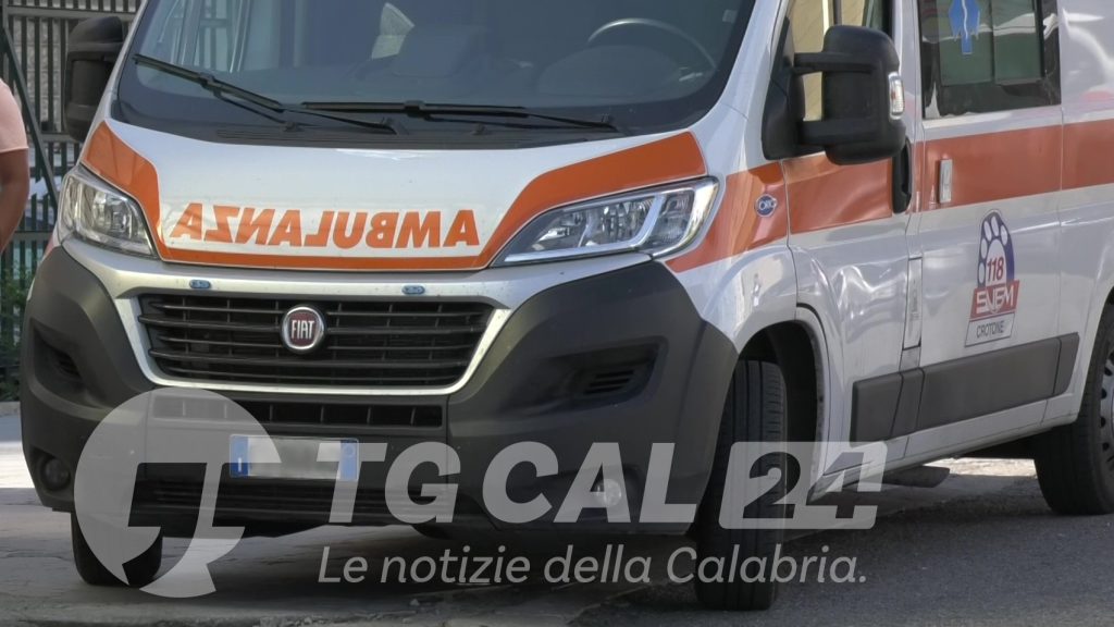 Gli scoppia petardo in mano, giovane di Lamezia perde 5 dita