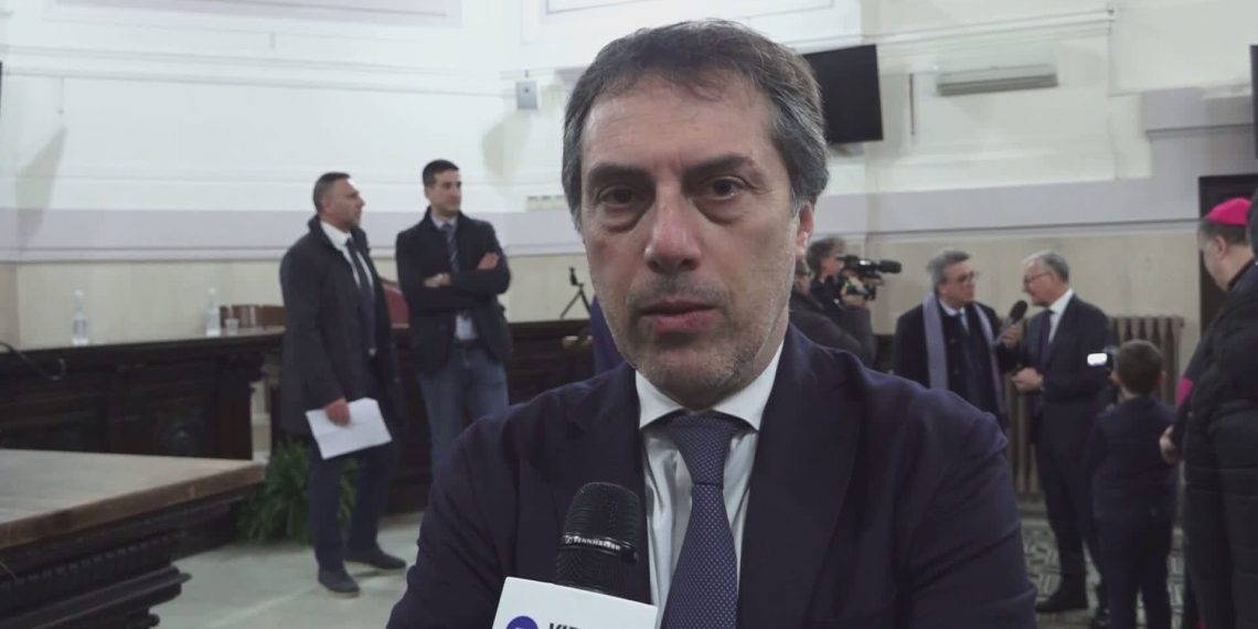 Catanzaro, sede di Potere al Popolo danneggiata: la solidarietà di Fiorita