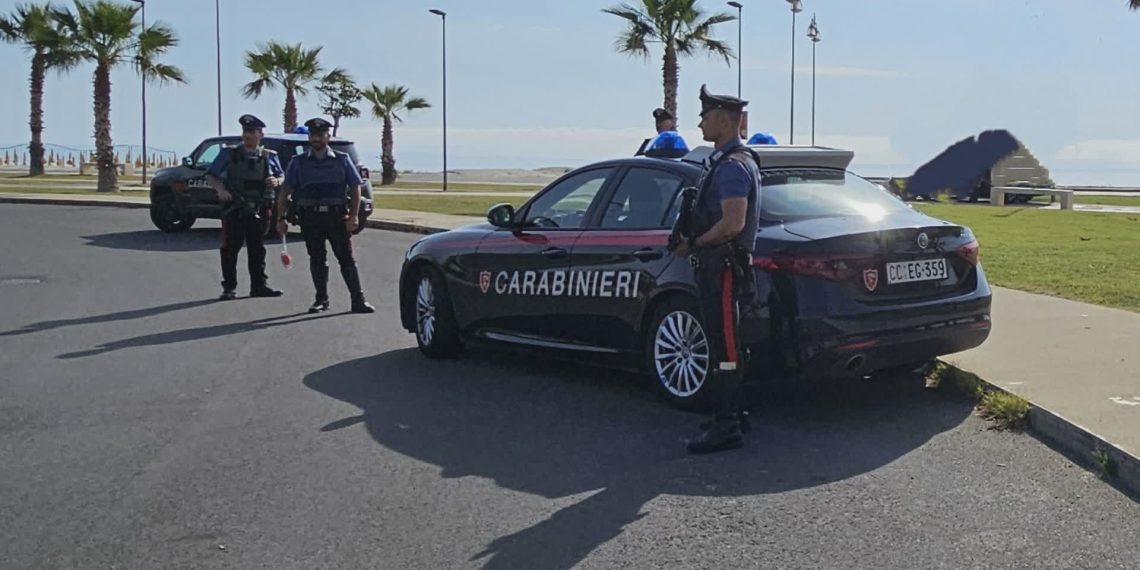 Controlli dei carabinieri nel Catanzarese: tre denunce e stop a un evento in spiaggia