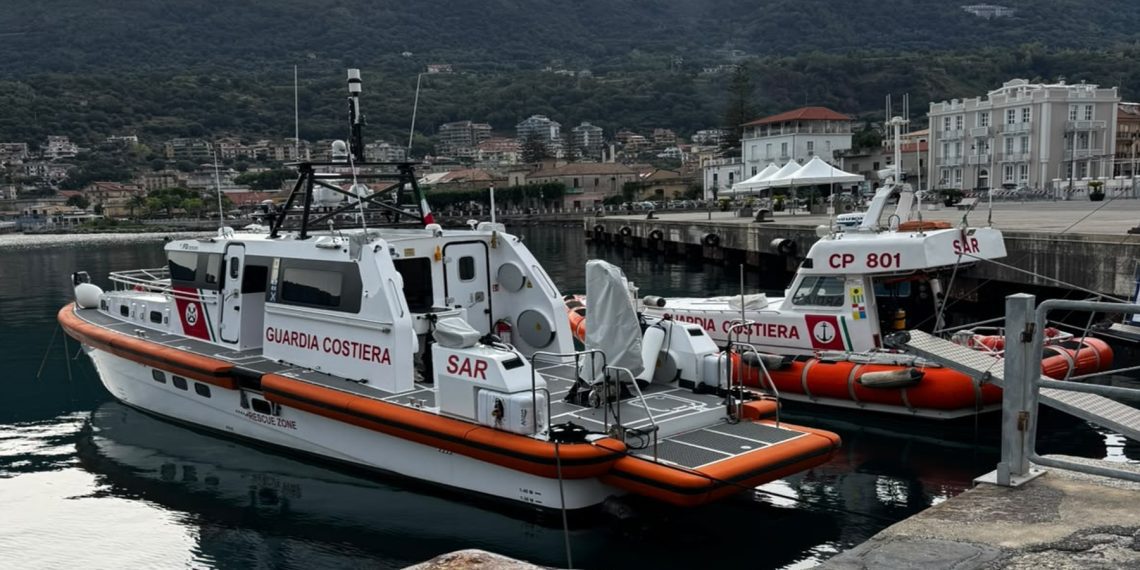 Paura al largo di Parghelia, barca rischia di affondare: sette persone salvate