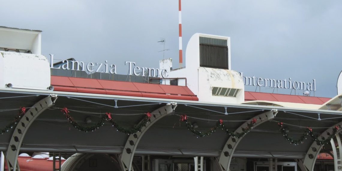 Lamezia Terme, munizioni nel bagaglio a mano: 55enne denunciato in aeroporto