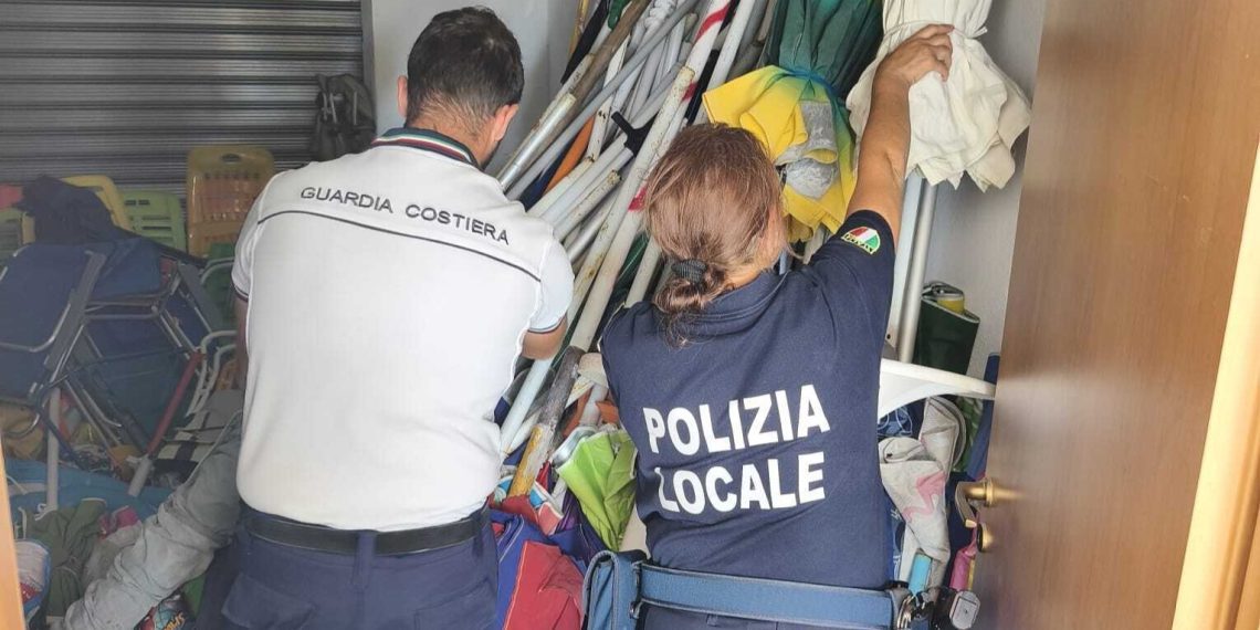 Spiagge libere, operazione a Isola Capo Rizzuto contro le occupazioni abusive