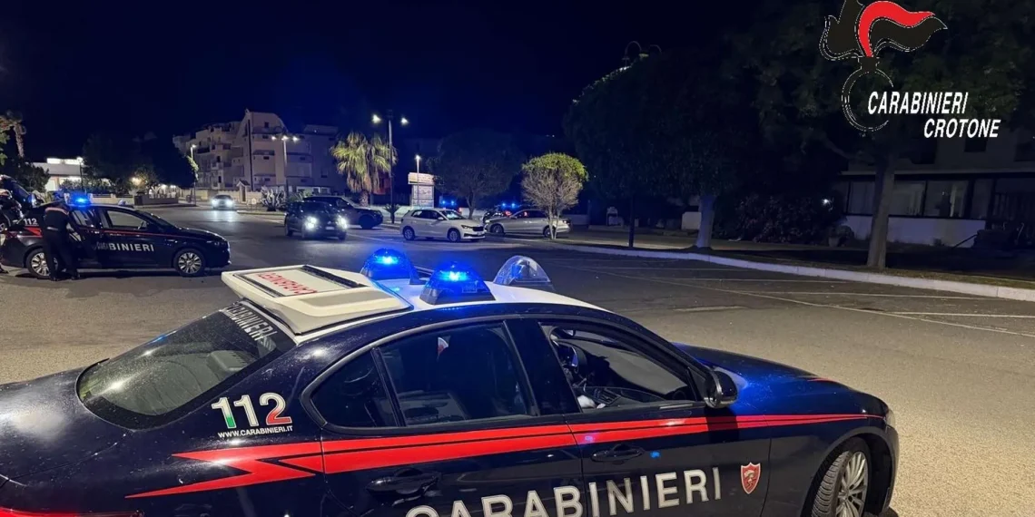 Fuggono ai controlli nel Crotonese: due uomini rintracciati e denunciati