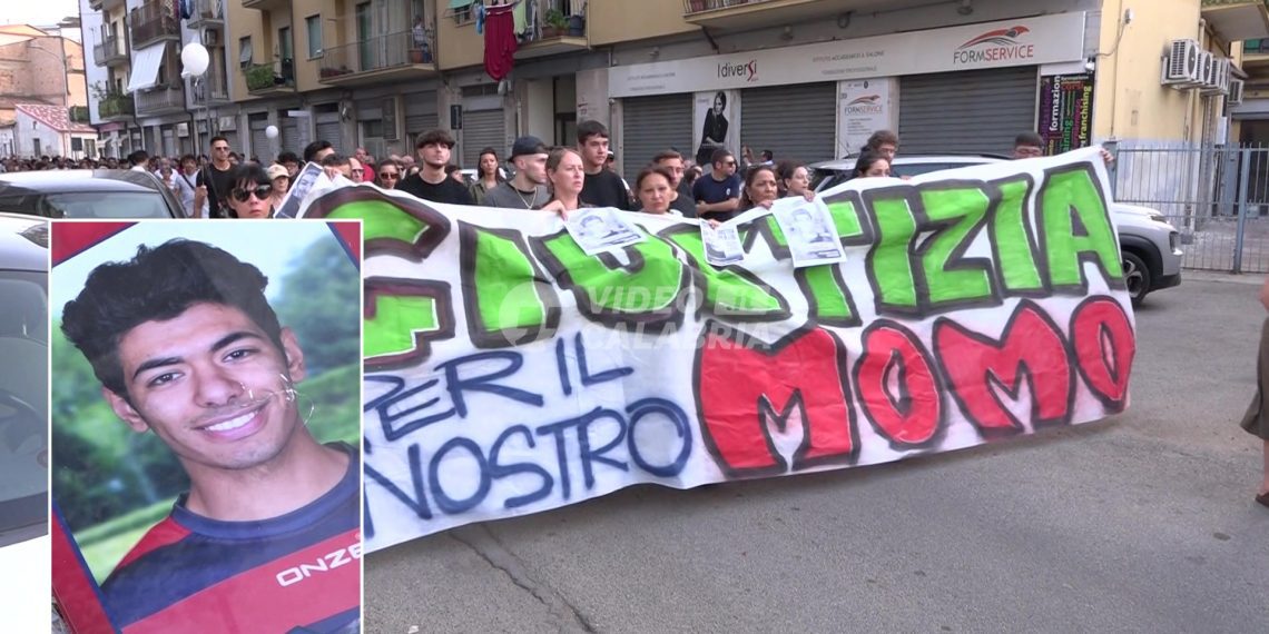 Cosenza scende in piazza per Mohamed Amin: «Verità e giustizia»