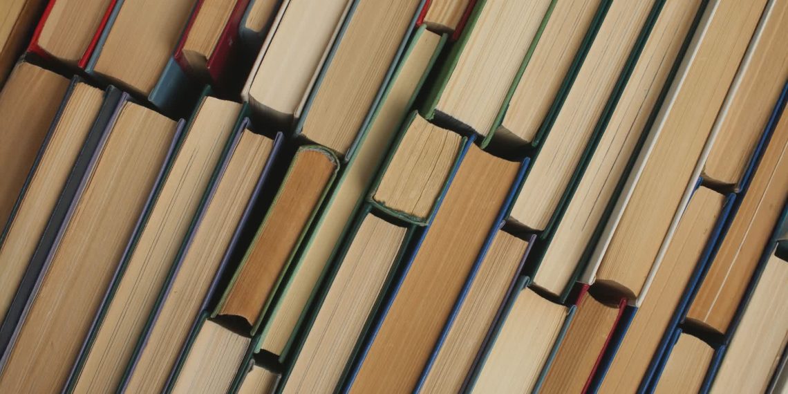 Un algoritmo può consigliarci un libro, ma può davvero capirci? La sfida di Feltrinelli nell’era IA