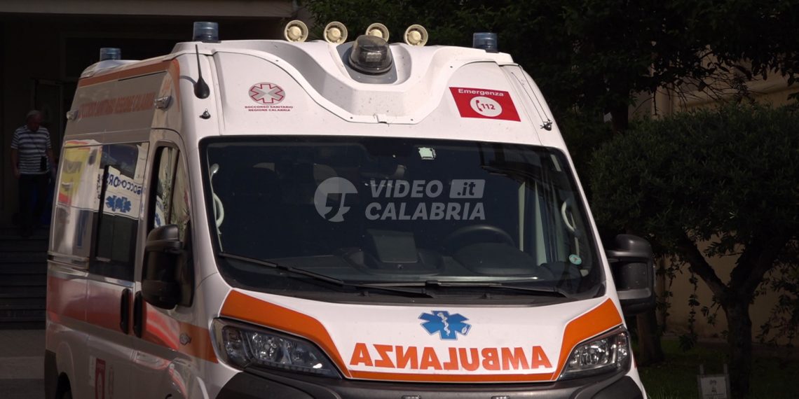 Frontale sulla SP 17: tre feriti, un bambino trasferito a Catanzaro