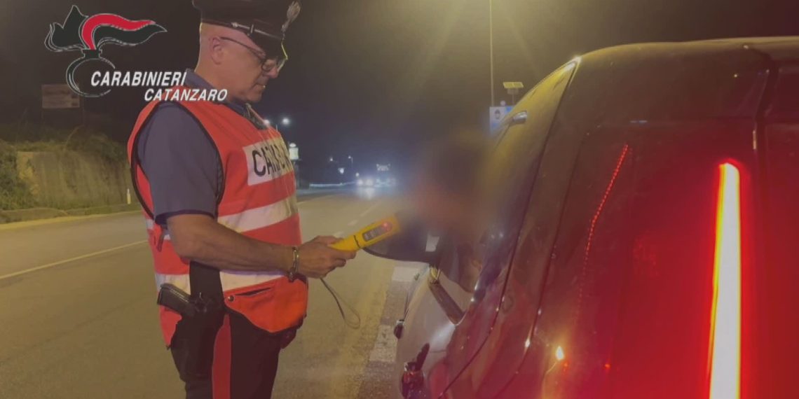 Catanzaro, guida con una patente falsa: denunciato un 18enne
