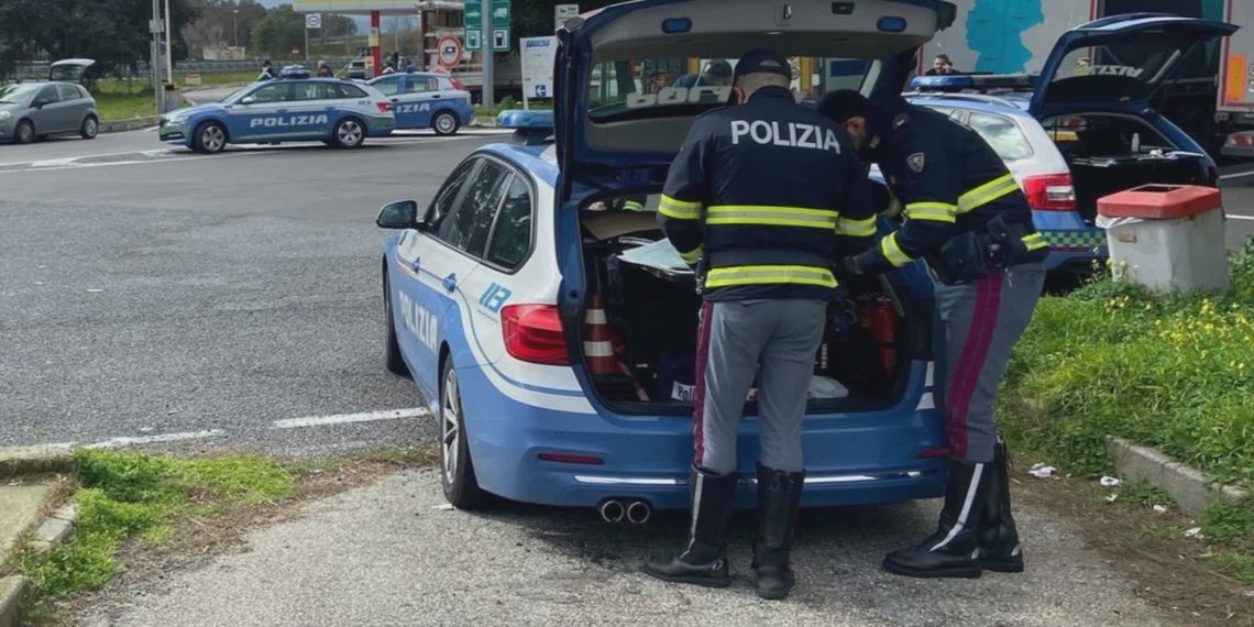 A2, camionista ubriaco al volante: bloccato dalla Polizia Stradale