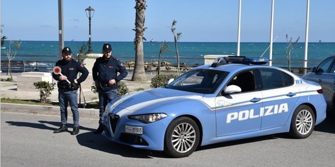 Crotone, minacce e maltrattamenti alla compagna: arrestato un uomo
